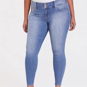 Torrid Denim Light Wash Skinny Jeans